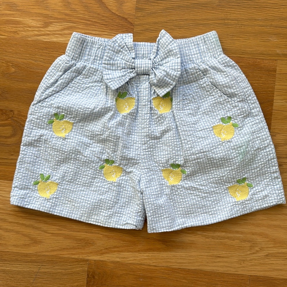 Little English seersucker lemon shorts with bow, size 4T